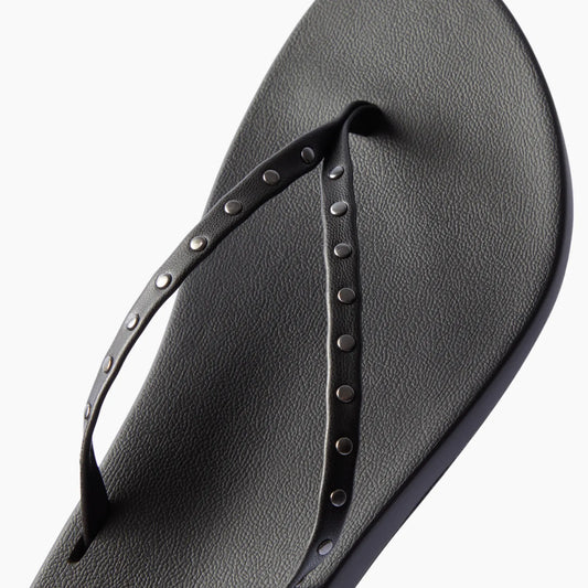 Cushion Slim Studs - Black
